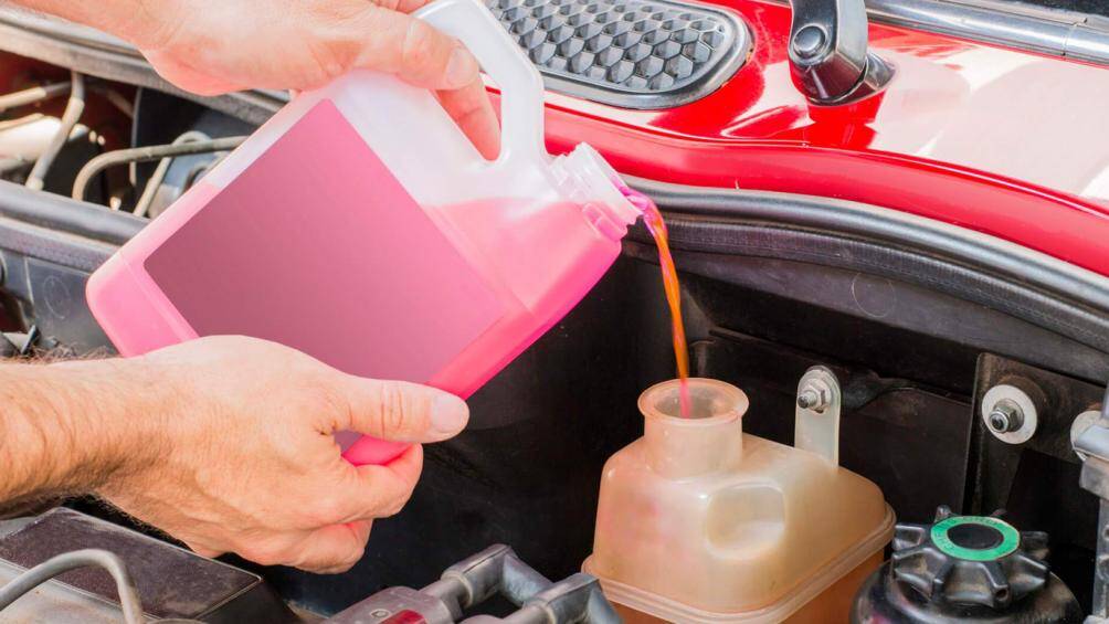 Khi nào cần thay nước làm mát động cơ ô tô?