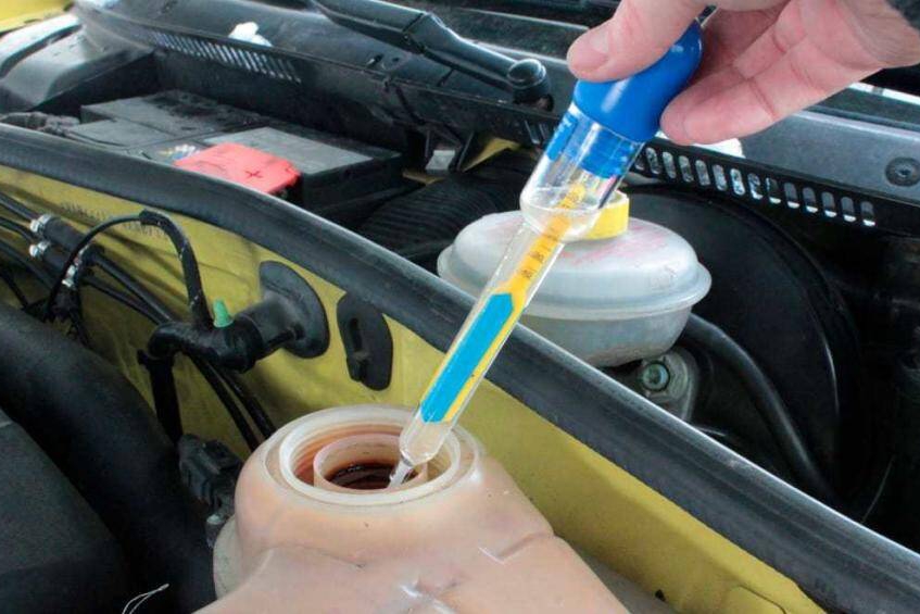 Khi nào cần thay nước làm mát động cơ ô tô?